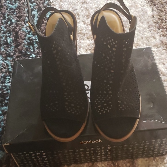 Heels - Picture 2 of 5